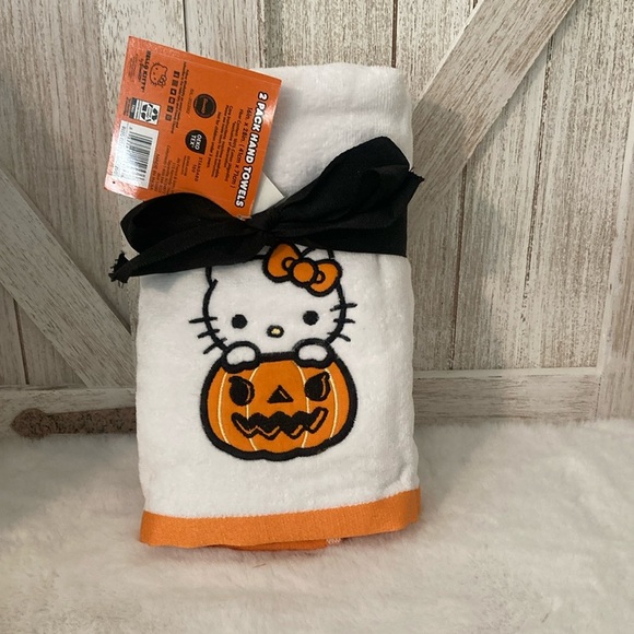 Hello Kitty 2023 Halloween Hand Towels - Picture 1 of 5